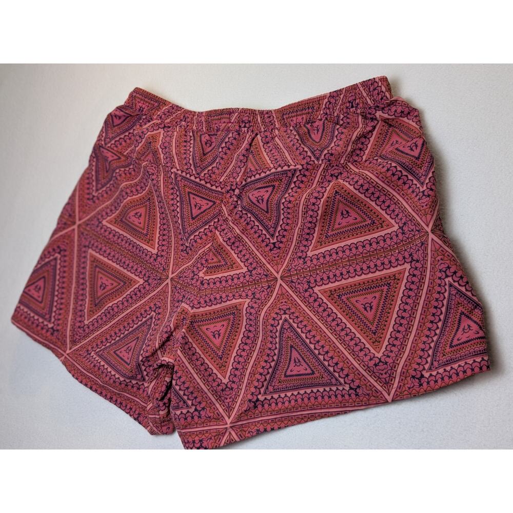 Patagonia Shorts with Geometric Triangles Size Medium - Picture 7 of 8